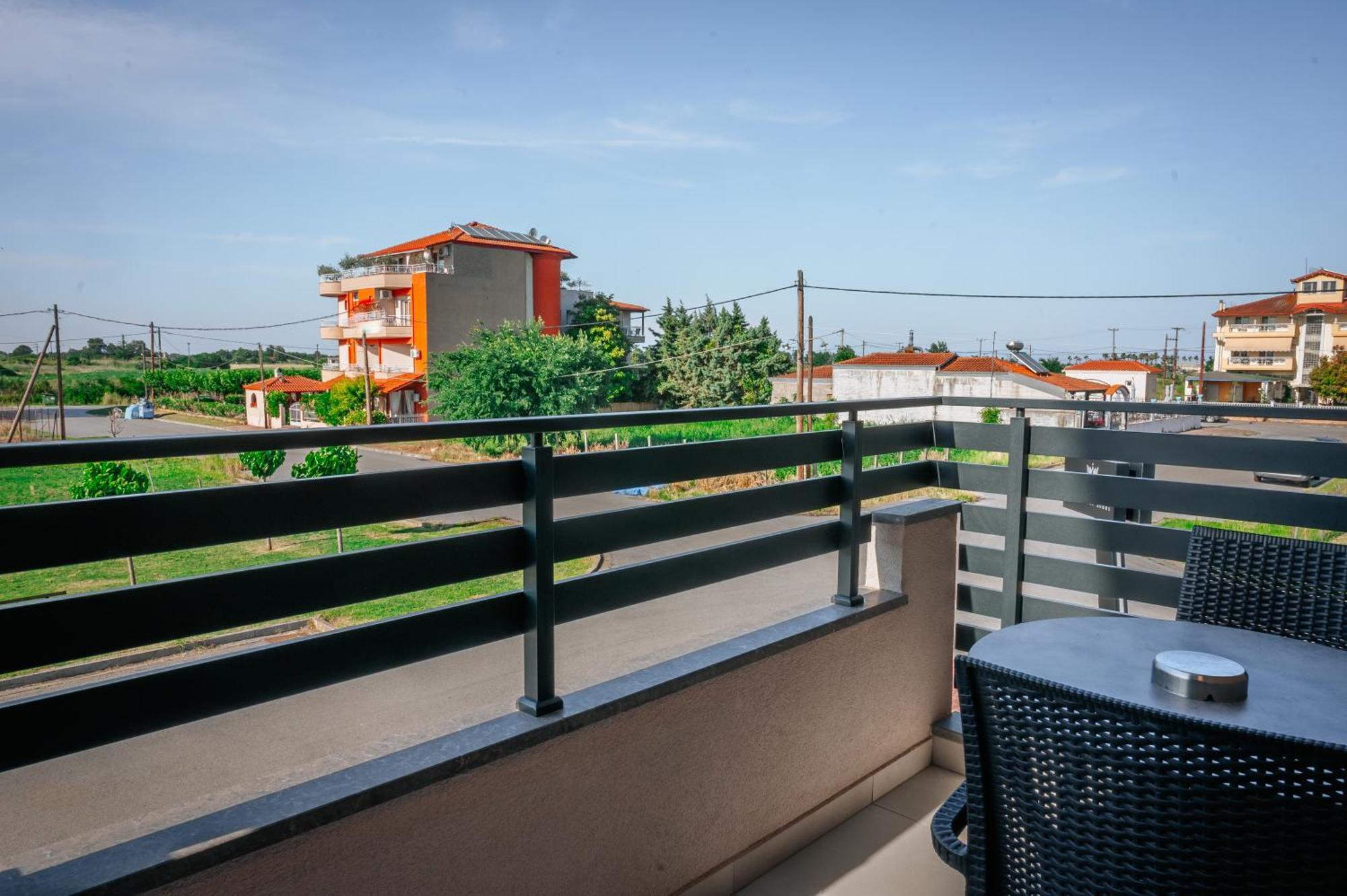 Elizabeth Queen Luxury Rooms Paralia Katerinis Exterior photo
